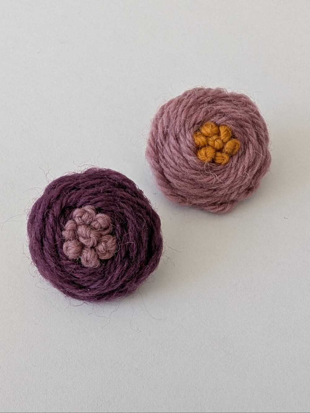 New 100% Wool Set Of Two Handmade Embroidered Purple Pink Rose Brooch Pins